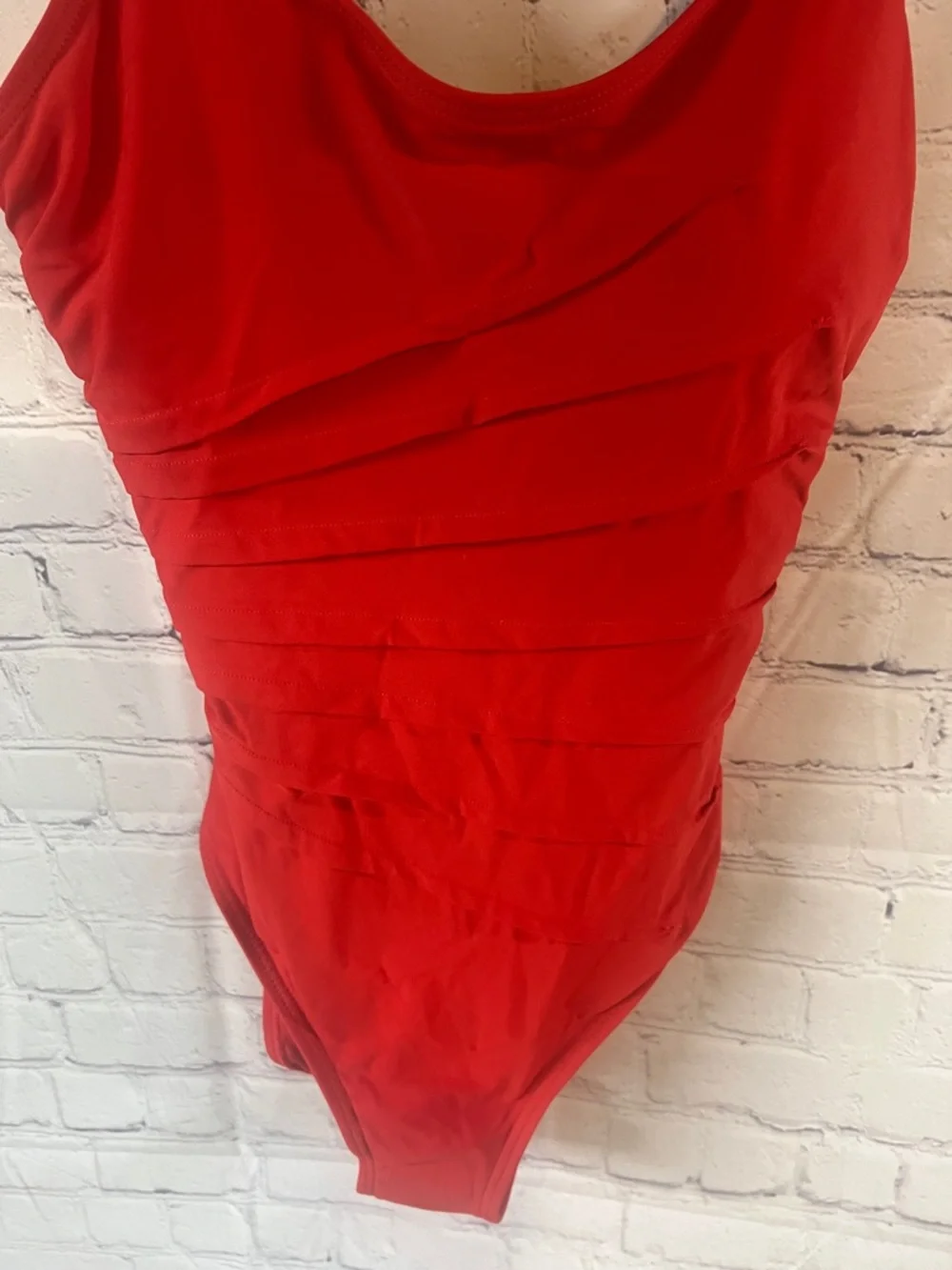 DKNY One piece tummy compression Red Swimsuit, stretch, UPF 40+, removable cups - Picture 2 of 8